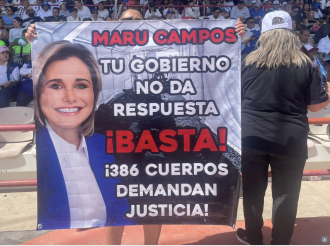 Temblorosa y Cruzada de Brazos